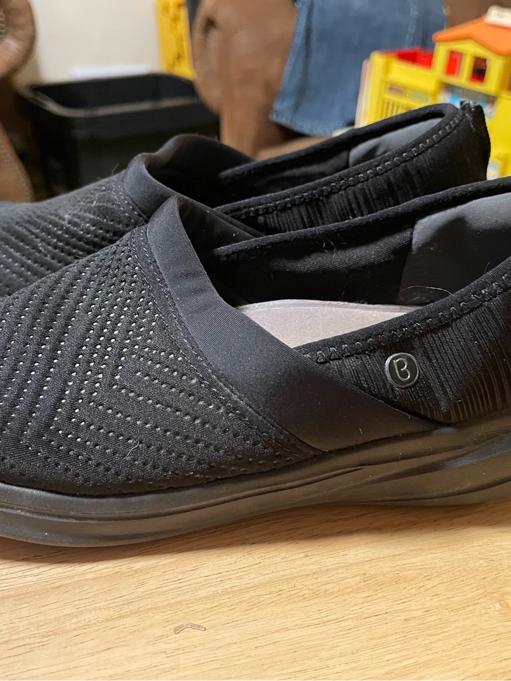 Bzees Coco Womens Black Slip-On Comfort Lightweight Casual Shoes 7.5 M